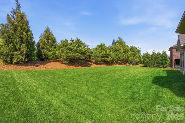 301 Hollyhock Drive, Matthews, NC 28104