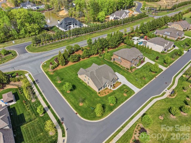 301 Hollyhock Drive, Matthews, NC 28104