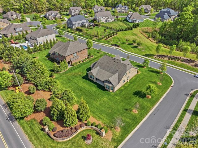 301 Hollyhock Drive, Matthews, NC 28104