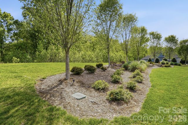 301 Hollyhock Drive, Matthews, NC 28104