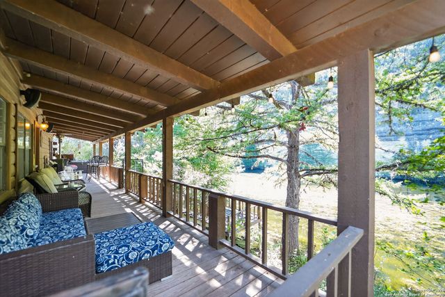 648 Bluff Creek, Leakey, TX 78873