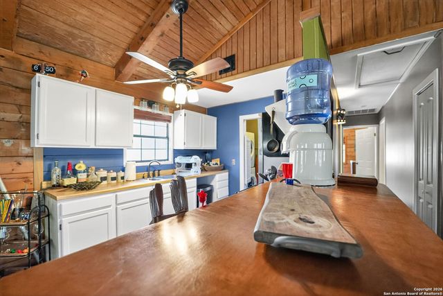 648 Bluff Creek, Leakey, TX 78873