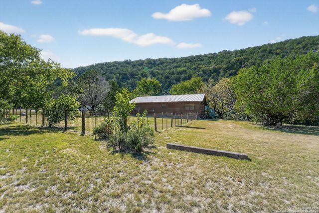 648 Bluff Creek, Leakey, TX 78873