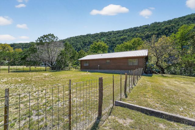 648 Bluff Creek, Leakey, TX 78873