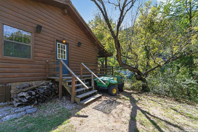 648 Bluff Creek, Leakey, TX 78873
