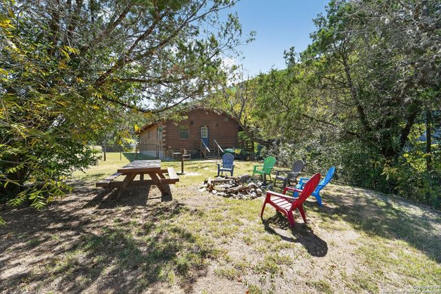648 Bluff Creek, Leakey, TX 78873