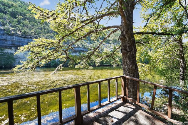 648 Bluff Creek, Leakey, TX 78873