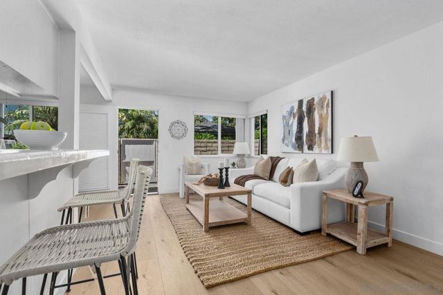 16394 Del Oro Cir 135, Huntington Beach, CA 92649