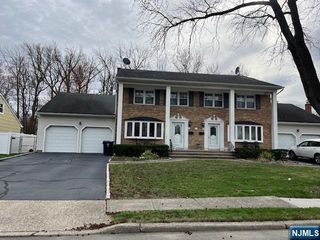 32 Forsythia Lane #A, Paramus, NJ 07652