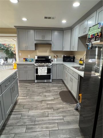 1044 E Dorset Avenue, Pomona, CA 91766