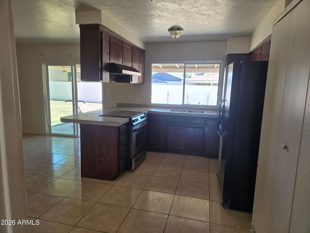 4413 W SHANGRI LA Road, Glendale, AZ 85304