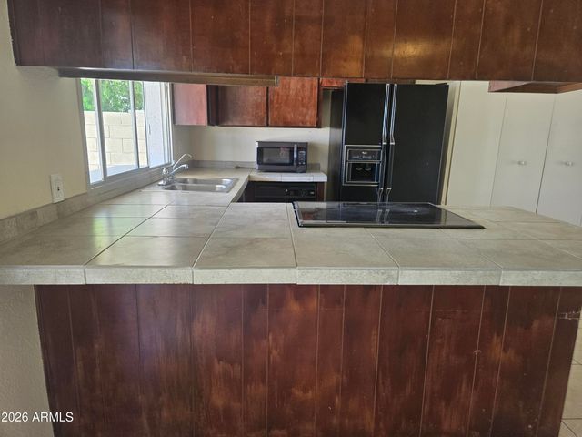 4413 W SHANGRI LA Road, Glendale, AZ 85304