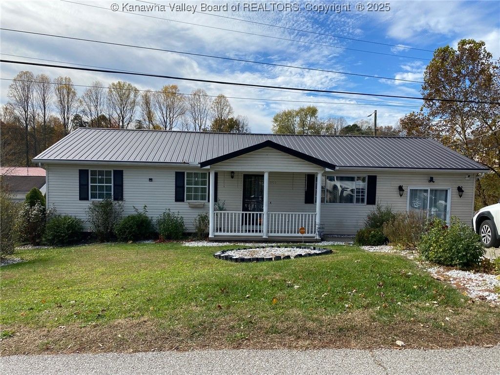 356 Charleys Creek Road, Culloden, WV 25510