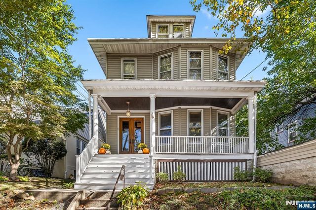 30 Pierrepont Avenue, Rutherford, NJ 07070