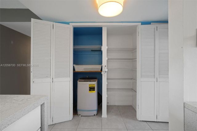 4800 Hillcrest Ln 402 402, Hollywood, FL 33021