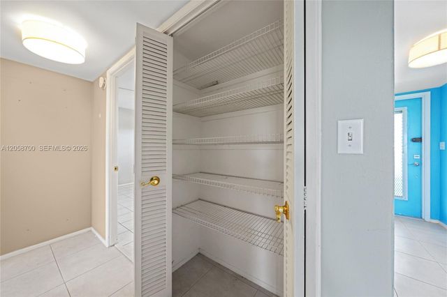 4800 Hillcrest Ln 402 402, Hollywood, FL 33021