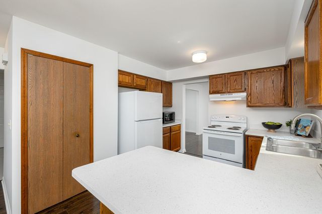 1414 Eastwood Circle, Saline, MI 48176