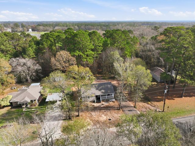 27 Deerfield Road, Huntsville, TX 77340