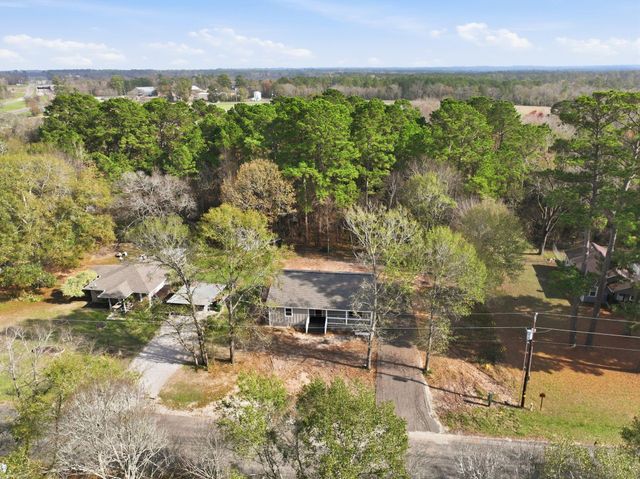 27 Deerfield Road, Huntsville, TX 77340