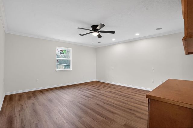 27 Deerfield Road, Huntsville, TX 77340