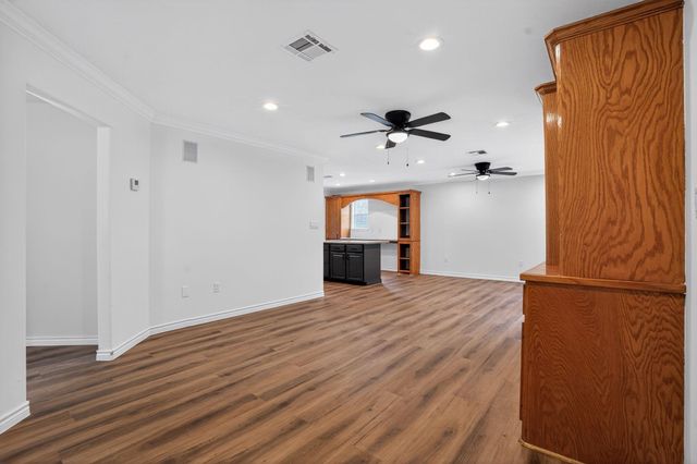 27 Deerfield Road, Huntsville, TX 77340