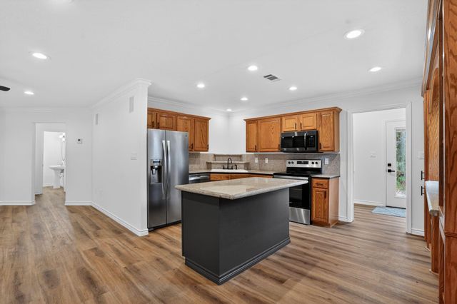 27 Deerfield Road, Huntsville, TX 77340