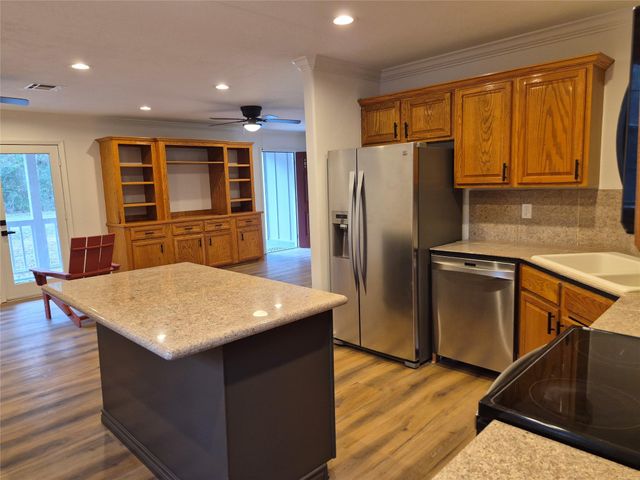 27 Deerfield Road, Huntsville, TX 77340