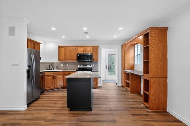 27 Deerfield Road, Huntsville, TX 77340