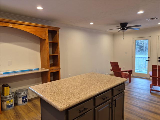 27 Deerfield Road, Huntsville, TX 77340