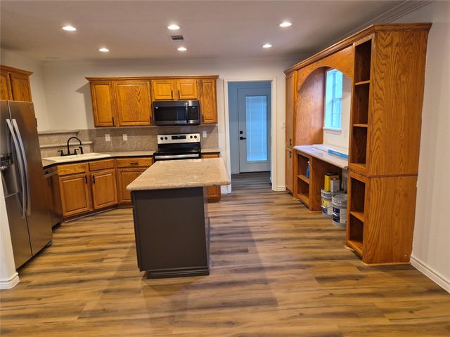 27 Deerfield Road, Huntsville, TX 77340