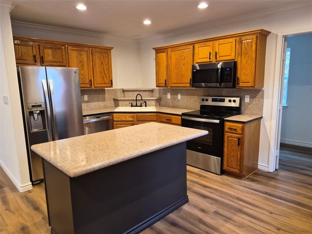 27 Deerfield Road, Huntsville, TX 77340