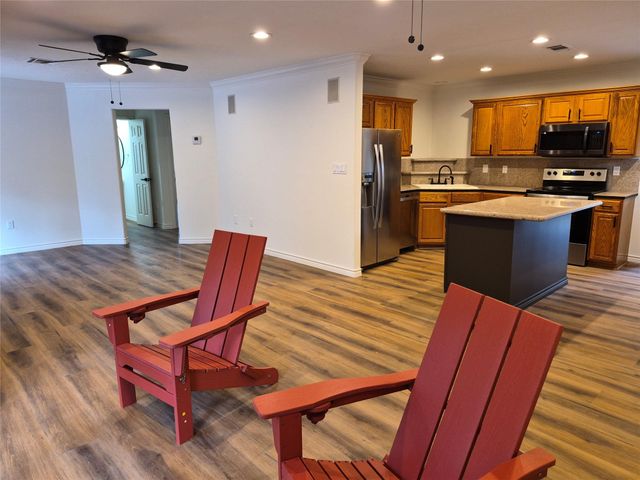 27 Deerfield Road, Huntsville, TX 77340