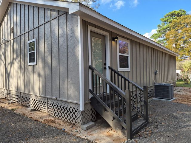 27 Deerfield Road, Huntsville, TX 77340