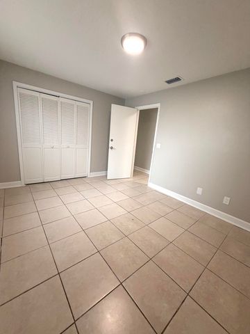 407 N 29th Street, Fort Pierce, FL 34947