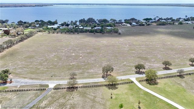 105 Secretariat Lane, Lake Placid, FL 33852