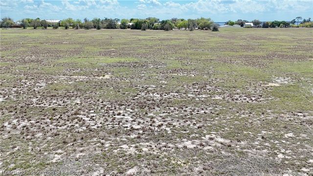 105 Secretariat Lane, Lake Placid, FL 33852