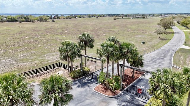 105 Secretariat Lane, Lake Placid, FL 33852