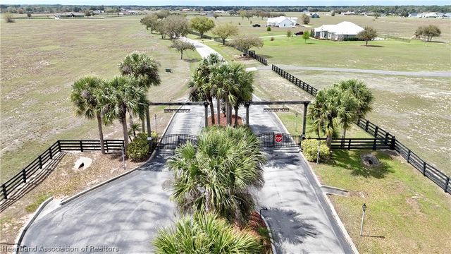 105 Secretariat Lane, Lake Placid, FL 33852