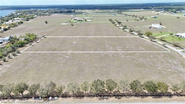 105 Secretariat Lane, Lake Placid, FL 33852