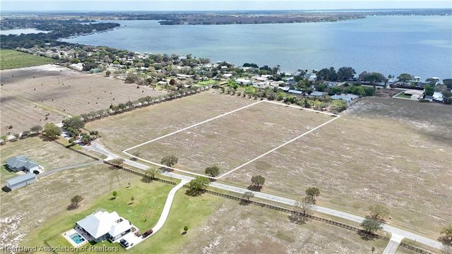 105 Secretariat Lane, Lake Placid, FL 33852