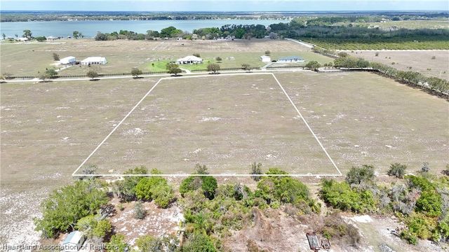 105 Secretariat Lane, Lake Placid, FL 33852