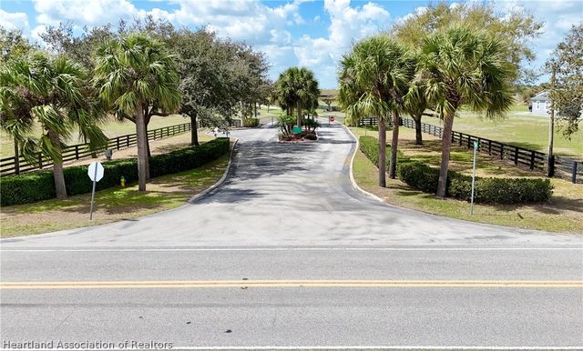 105 Secretariat Lane, Lake Placid, FL 33852