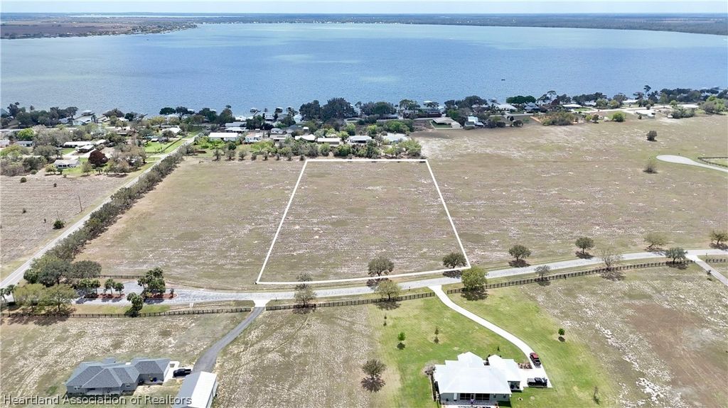 105 Secretariat Lane, Lake Placid, FL 33852