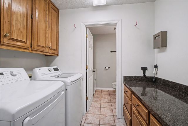 412 Oak Manor Circle, Springdale, AR 72764