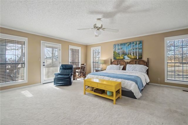 412 Oak Manor Circle, Springdale, AR 72764