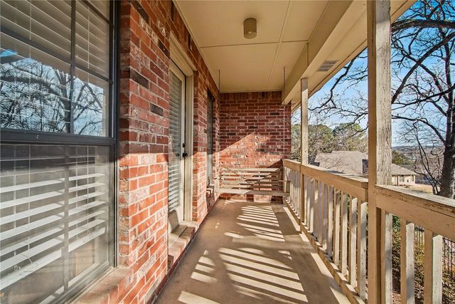 412 Oak Manor Circle, Springdale, AR 72764