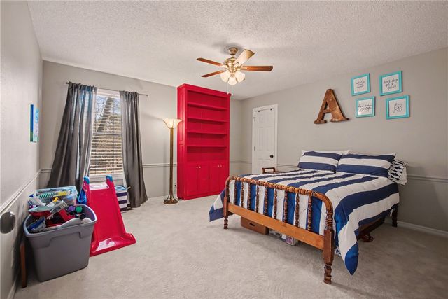 412 Oak Manor Circle, Springdale, AR 72764