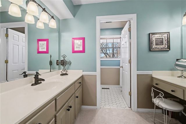 412 Oak Manor Circle, Springdale, AR 72764