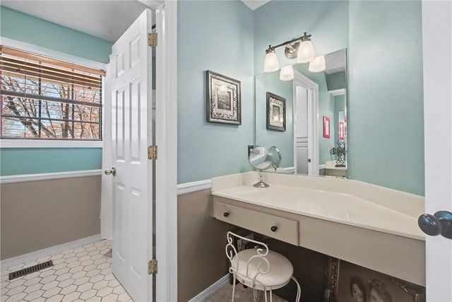 412 Oak Manor Circle, Springdale, AR 72764