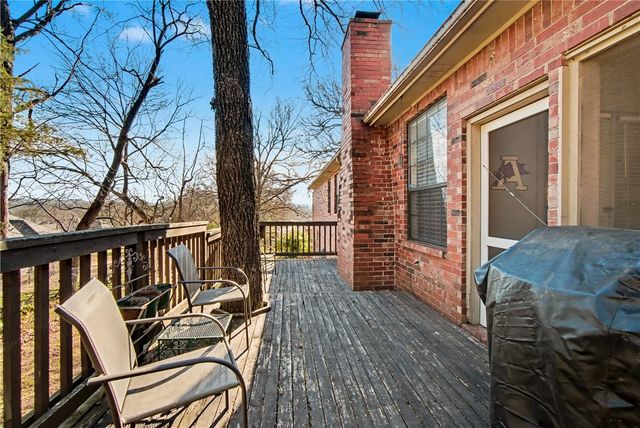 412 Oak Manor Circle, Springdale, AR 72764